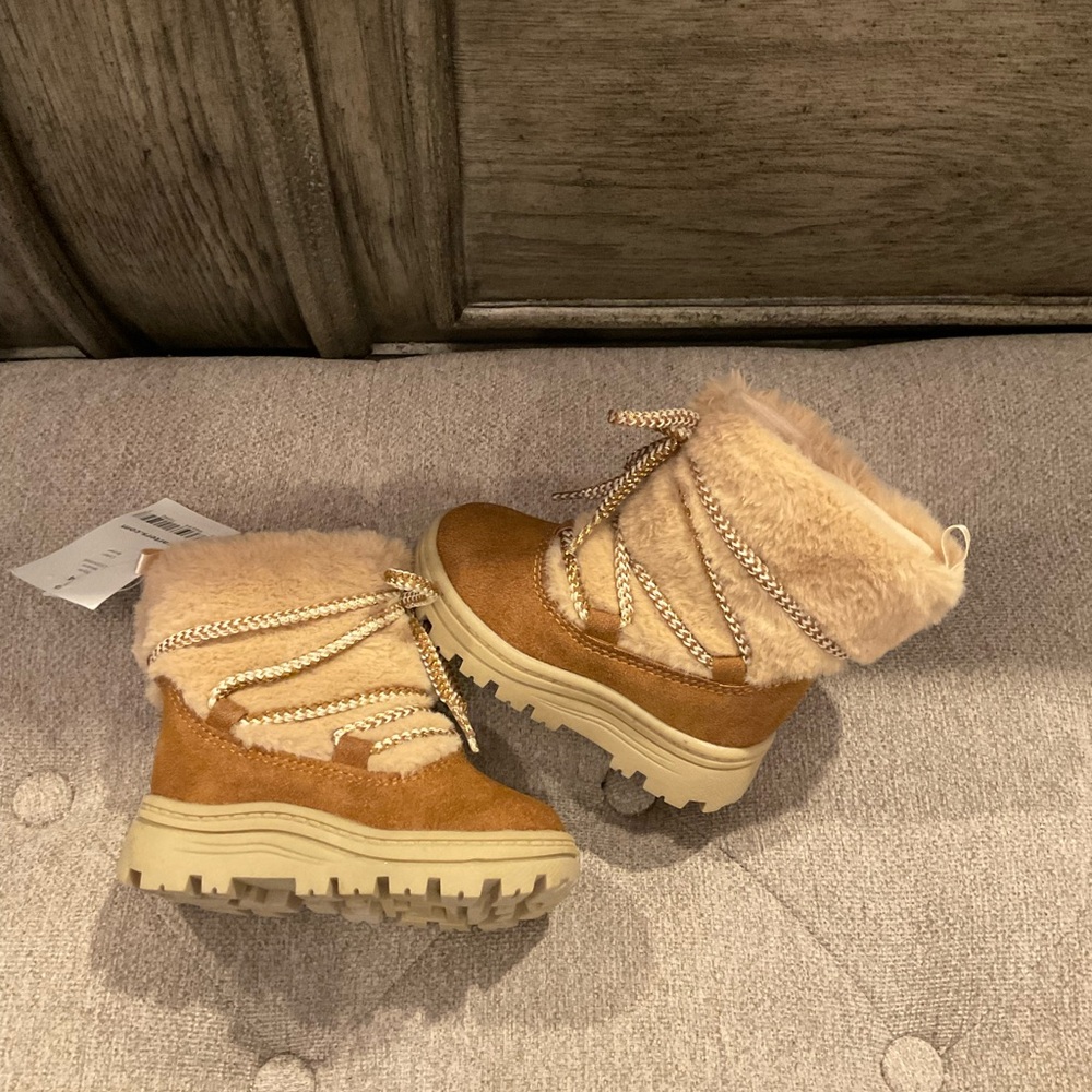 Carter's Tan and Cream Kids Boots sz4